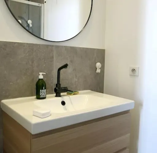 Petit Vinaigriers Republique Citycosy Apartamento *